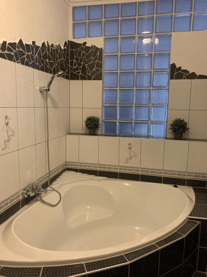 Thermal Next II Weninger Apartman Kiskunhalas Eksteriør bilde